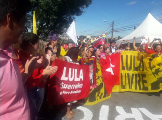 Manifestação em Curitiba... - Foto: captura de tela/AgPT